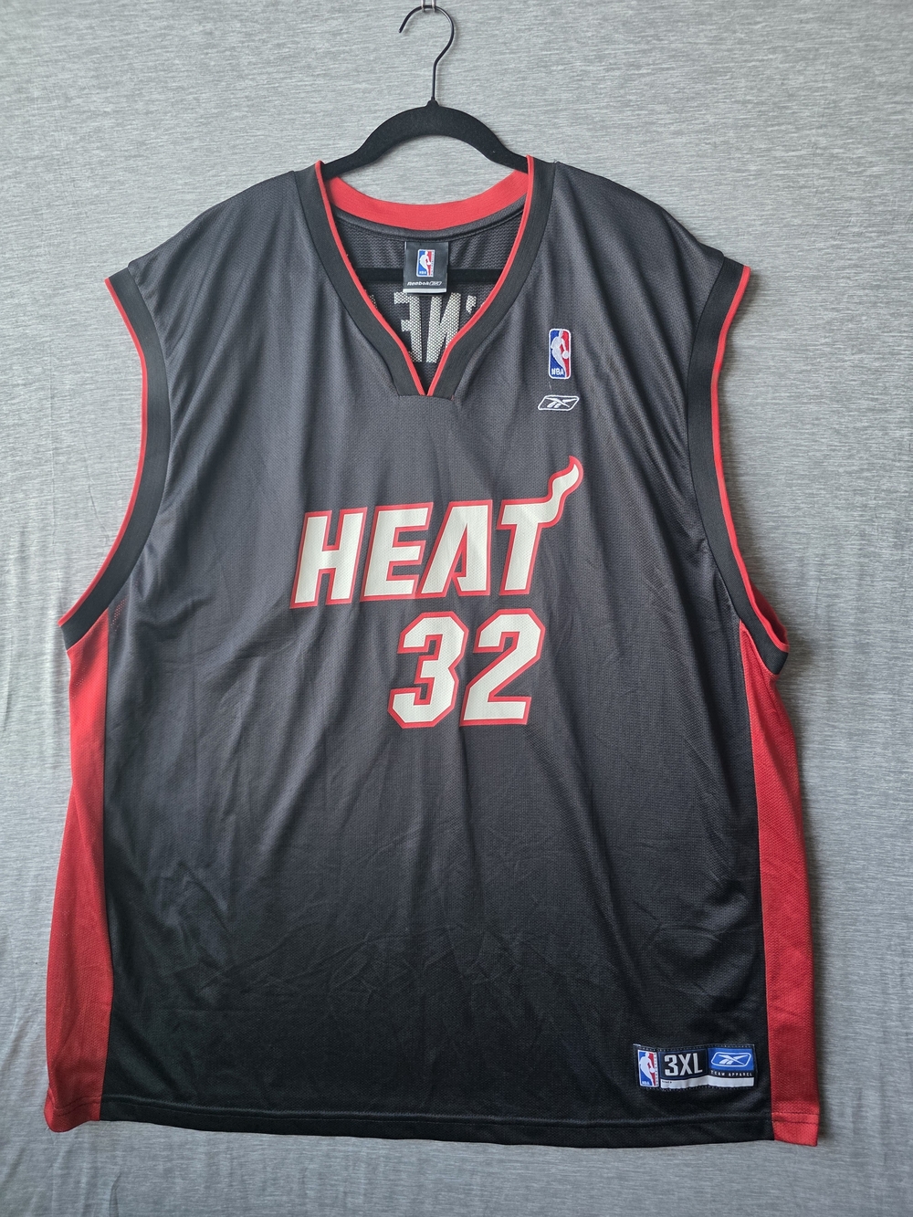 Reebok NBA Miami Heat jersey featuring Shaquille O’Neal #32